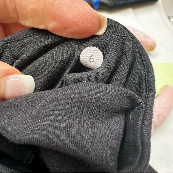 Rare Lululemon Full Length Leggings pineapple Pattern Black Active size 6 - Picture 12 of 12